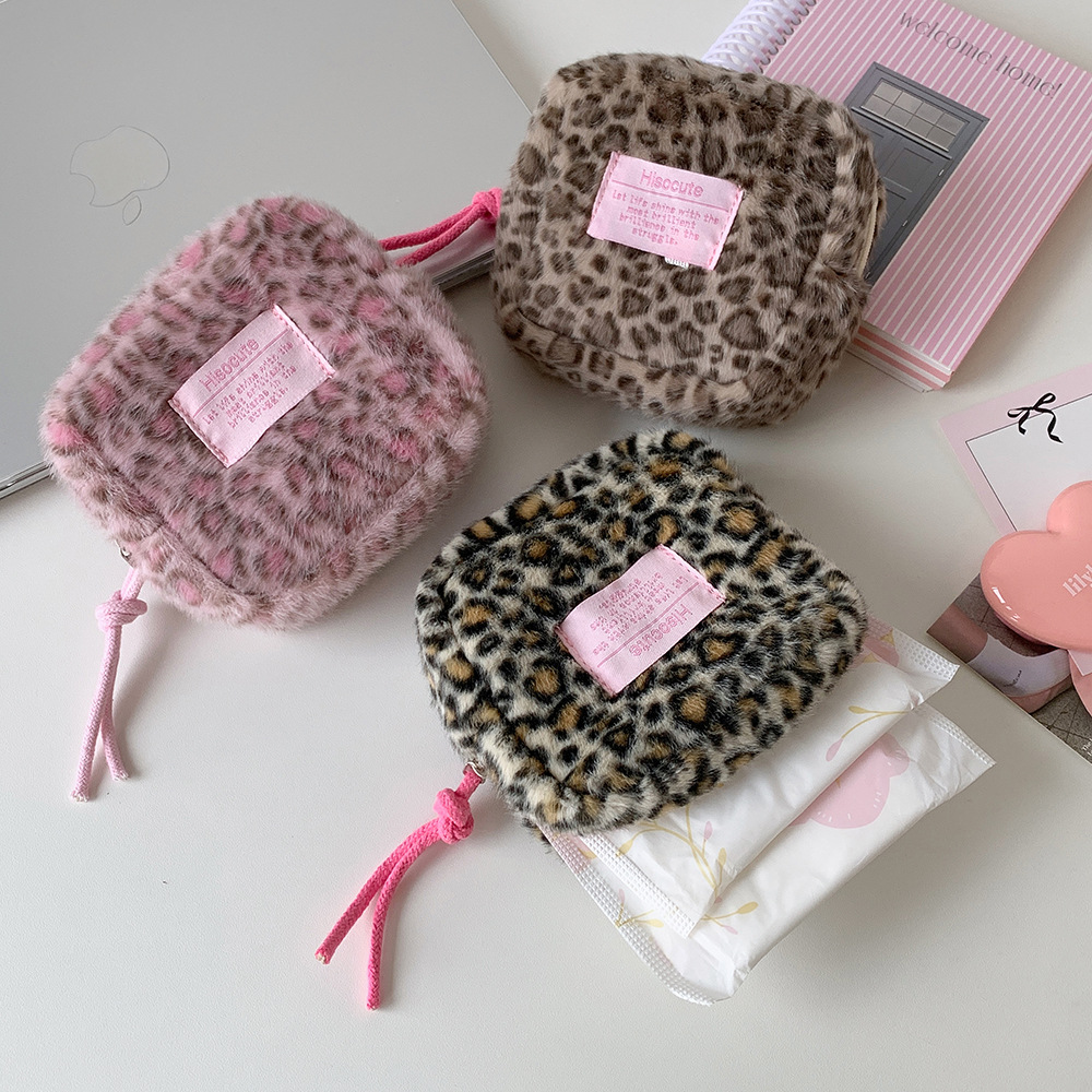 1pc Fashion Retro Plush Square - Tech Accessories Kit ulasan dan harga