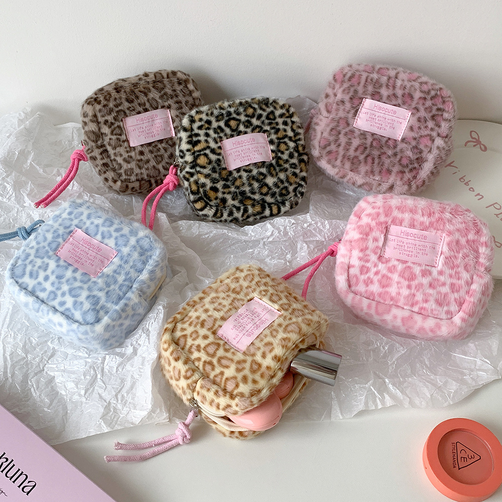 1pc Fashion Retro Plush Square - Tech Accessories Kit ulasan dan harga